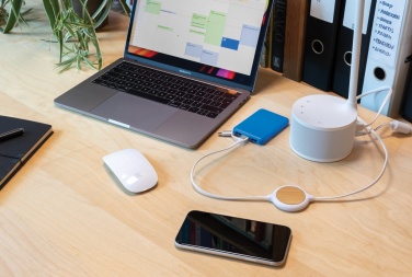 Logotrade Werbeartikel das Foto: 3-in-1 Kabel mit 5W Bambus Wireless Charger