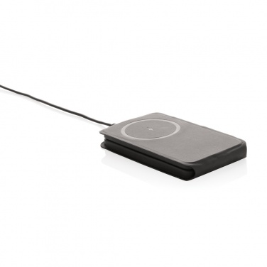 Logotrade Logogeschenke das Foto: Swiss Peak 15W 3-in-1 magnetischer Wireles Charger aus rPU