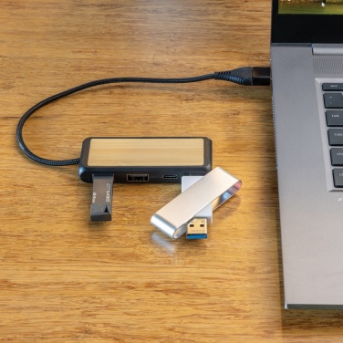 Logotrade Werbeartikel das Foto: Link Dual Input USB Hub aus RCS rec. Kunststoff und Bambus