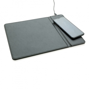 Logotrade Firmengeschenke das Foto: Mousepad mit Wireless-5W-Charging Funktion