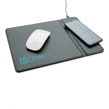 Logotrade Geschäftsgeschenke das Foto: Mousepad mit Wireless-5W-Charging Funktion