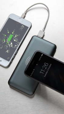 Logotrade Firmengeschenke das Foto: 10.000 mAh FastCharging 10W Wireless Powerbank mit PD