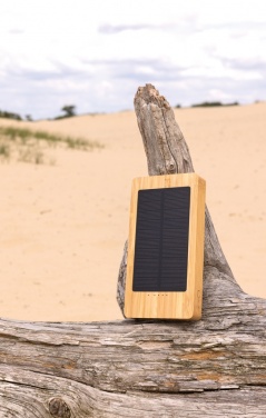 Logotrade Werbeartikel das Foto: Sunwick 10.000mah Bambus Solar Powerbank