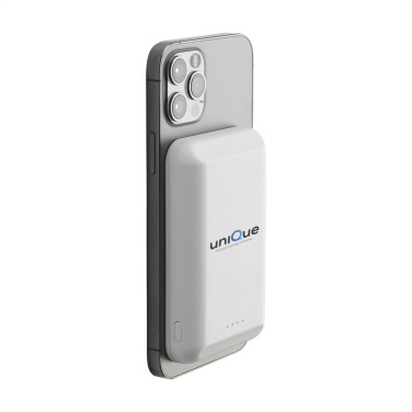 Logotrade Werbeartikel das Foto: Force Magnetic RCS Recycled Kabellose Powerbank 5000