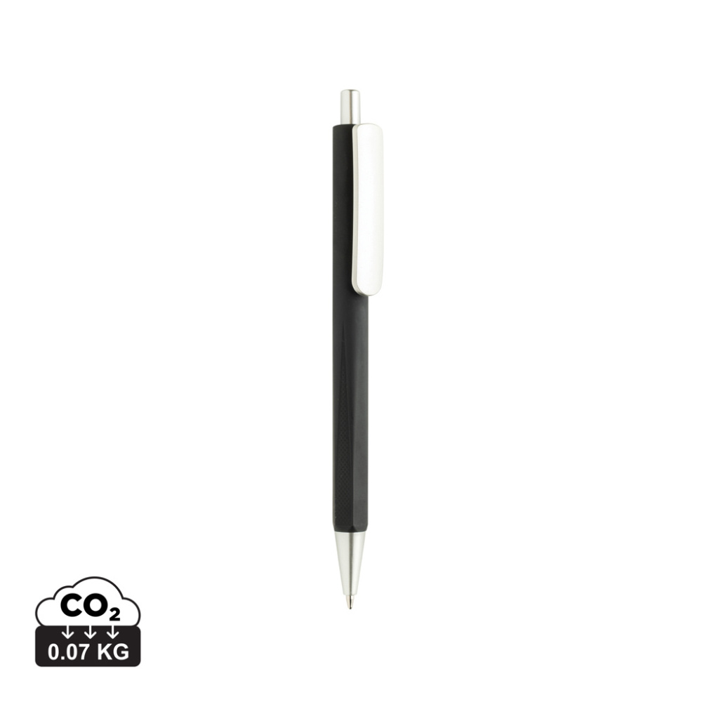 Logotrade Logogeschenke das Foto: EDGE RCS – exklusiver dreiseitiger Stift
