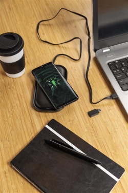 Logotrade meene foto: Reklaamkingitus: Wireless charging 5.000 mAh powerbank base, black