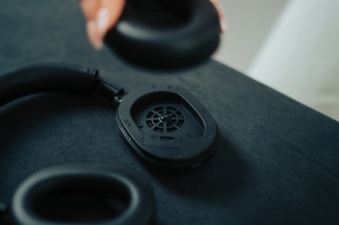 Logotrade meene foto: Irvine RCS taaskasutatud ja parandatavad ANC juhtmevabad kõrvaklapid