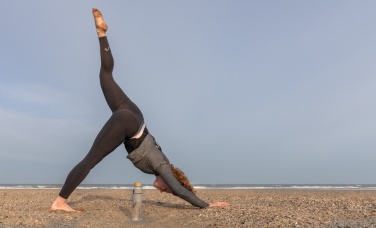 Logo trade firmakingi pilt: Impact borosilikaatklaasist pudel bambusest kaanega