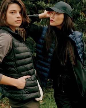 Logo trade meene pilt: Iqoniq Meru naiste taaskasutatud polüestrist vest