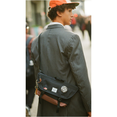 Logo trade mainostuote kuva: Herschel Cove kierrätetty messengerlaukku 22,5 l