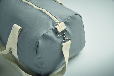 Logotrade ziemassvētku dāvanas foto: Pārstrādāts duffle soma 320 gr/m²