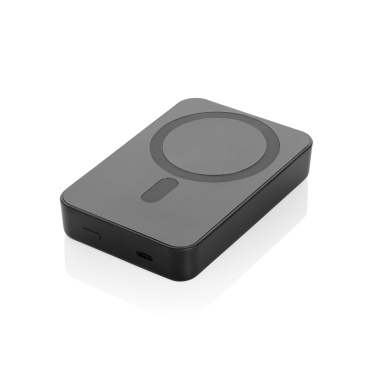 Logotrade biznesa dāvanas foto: Amporia RCS pārstrādātas plastmasas 10.000mAh magnētiskā pārnēsājamā baterija