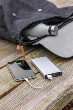 Логотрейд pекламные продукты картинка: Meene: Aluminum 18W 10.000 mAh PD Powerbank, silver