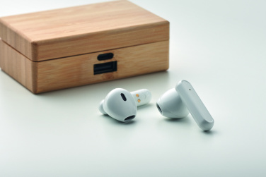 Лого трейд pекламные подарки фото: TWS earbuds in bamboo case