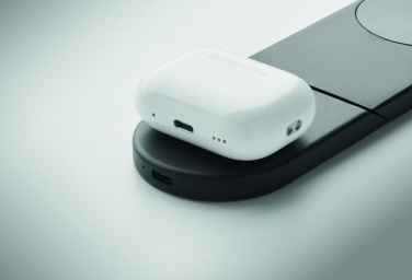 Лого трейд pекламные подарки фото: Foldable 3-in-1 charger 15W