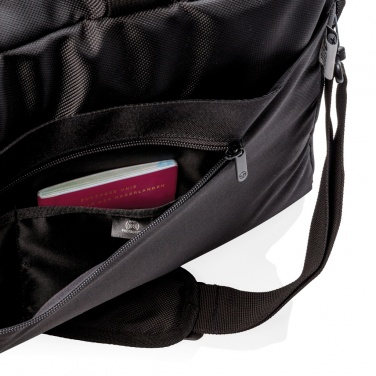 Logotrade reklamprodukter bild: Swiss Peak RFID duffel med resväskeöppning