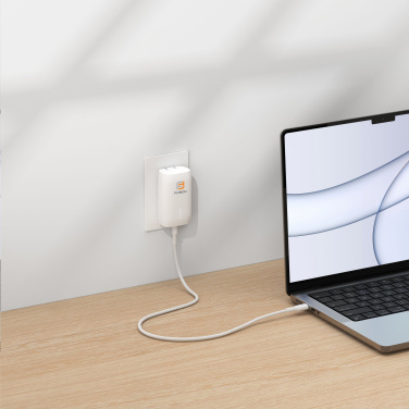 Logotrade presentreklam bild: Belkin BoostCharge 3-ports väggladdare