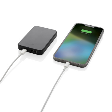 Logotrade kampanjprodukter bild: Boostcore RCS powerbank i återvunnen plast 5.000mAh med USB