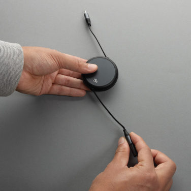 Logotrade profilreklam bild: Terra RCS återvunnen aluminium 240W utdragbar 2-i-1 kabel
