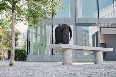 Logotrade presentreklam bild: "VICTORINOX Altmont Professional Compact 15,6"" Laptopryggsä