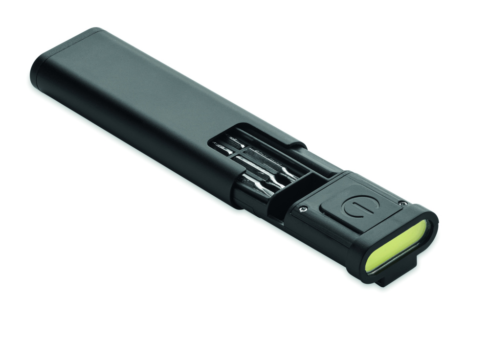 Logotrade reklamprodukter bild: COB-lampa med skruvmejselsats
